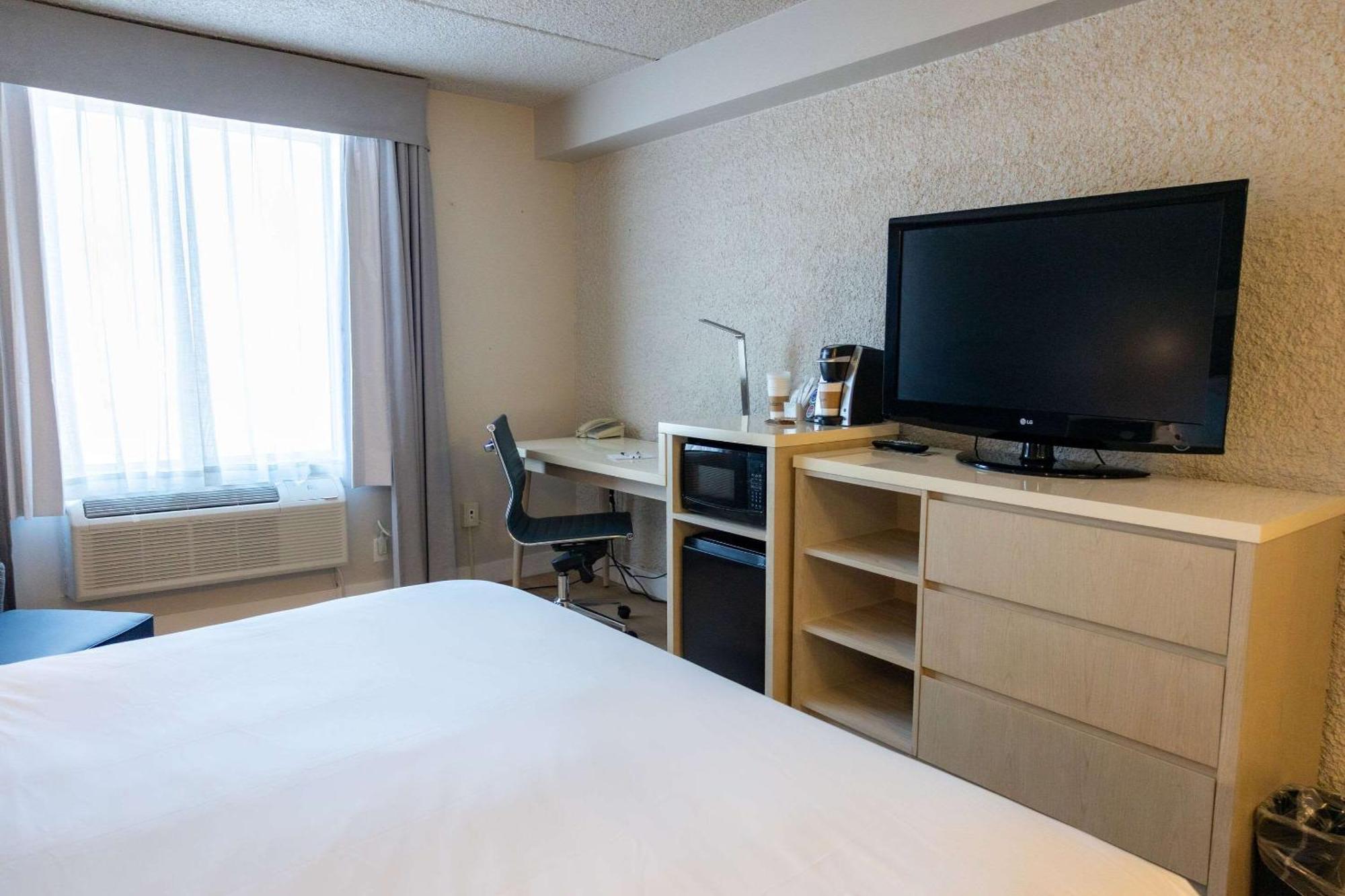Fort St. John Radisson Hotel Fort St John מראה חיצוני תמונה