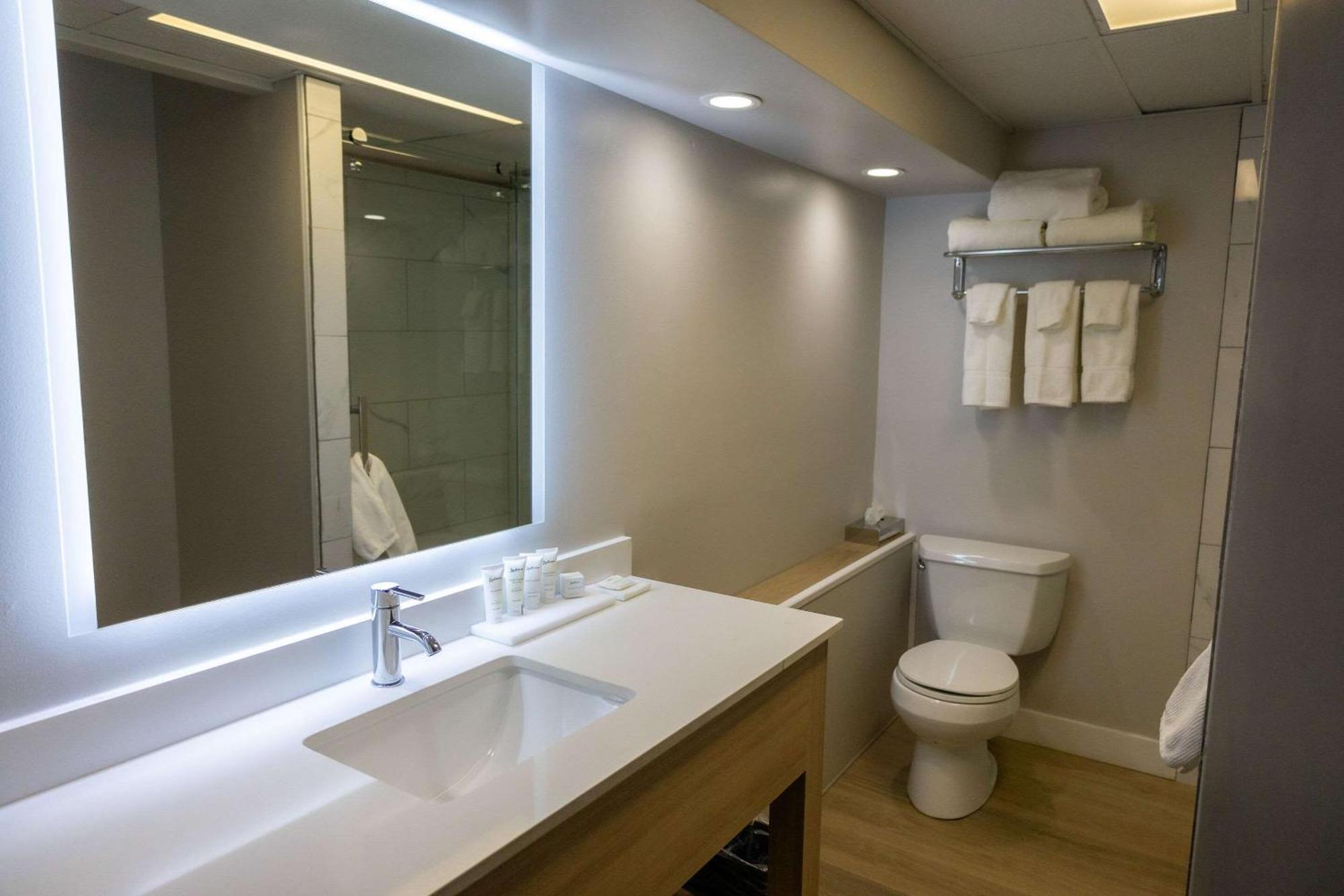 Fort St. John Radisson Hotel Fort St John מראה חיצוני תמונה