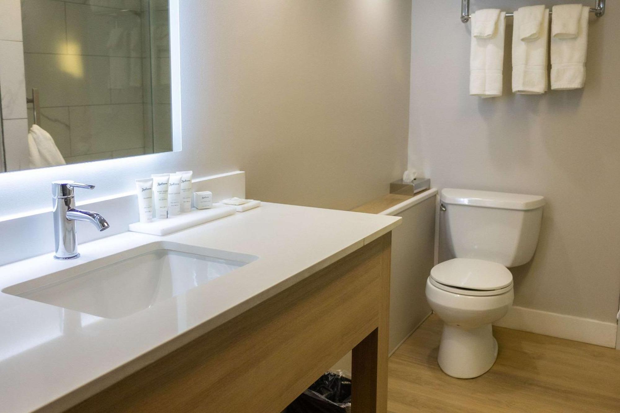 Fort St. John Radisson Hotel Fort St John מראה חיצוני תמונה